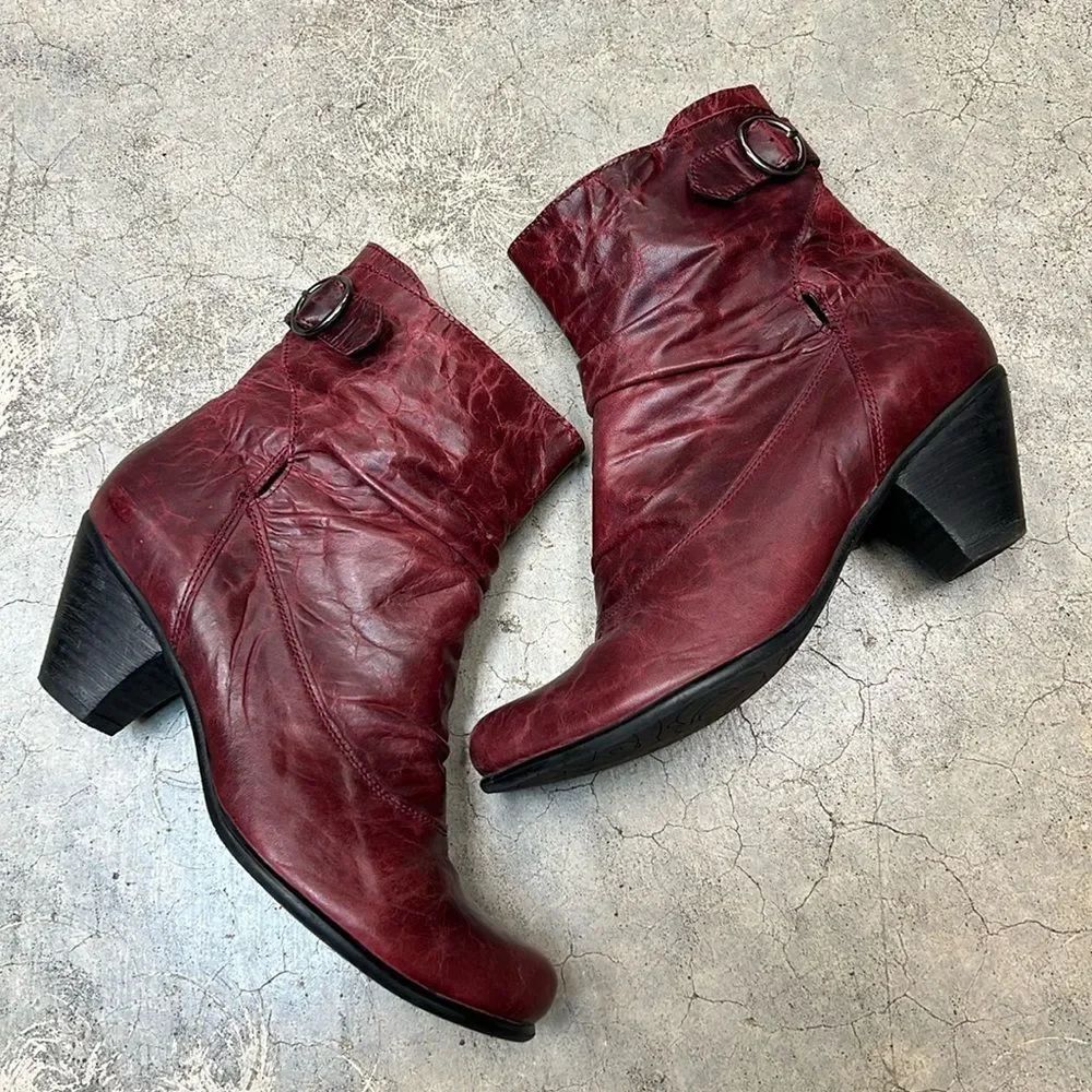 * Fidji maroon leather ankle boots